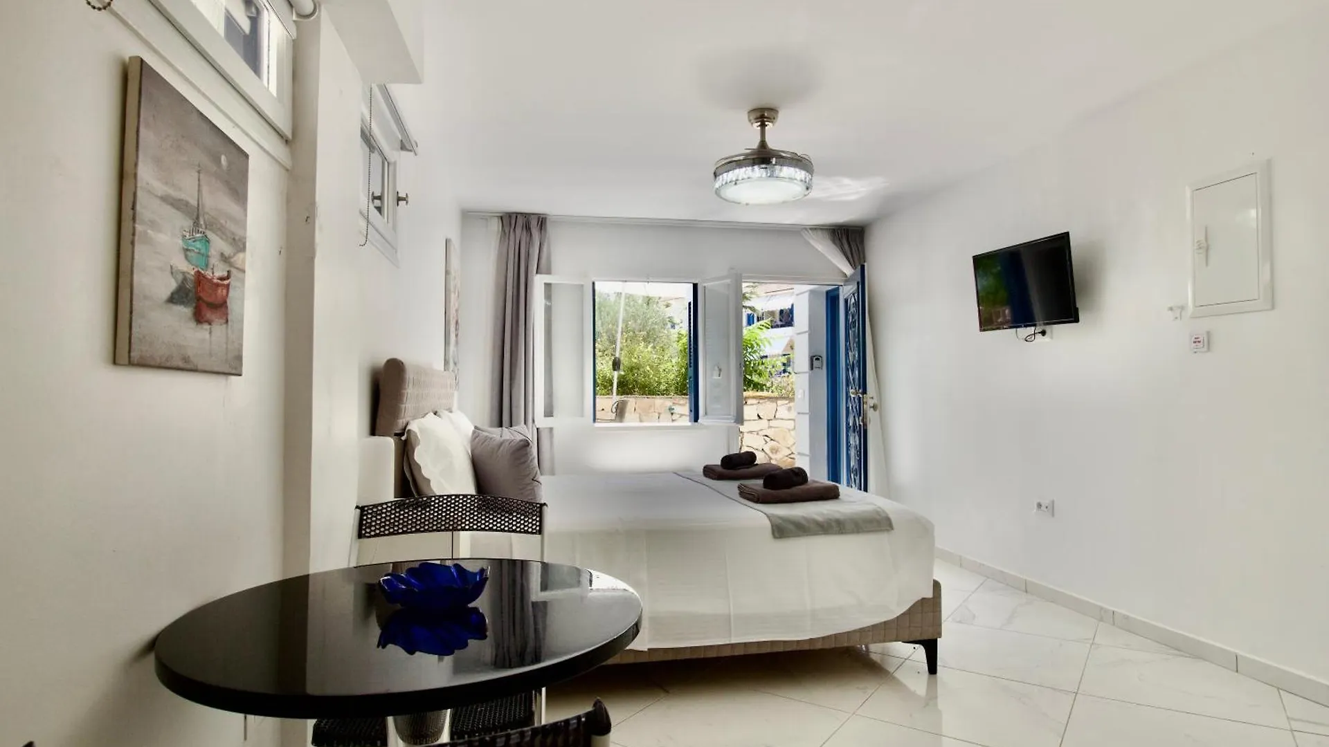 Ground Floor Studio On Zavalata Beach In Fiskardo! 20 Steps From Zavalata Beach!