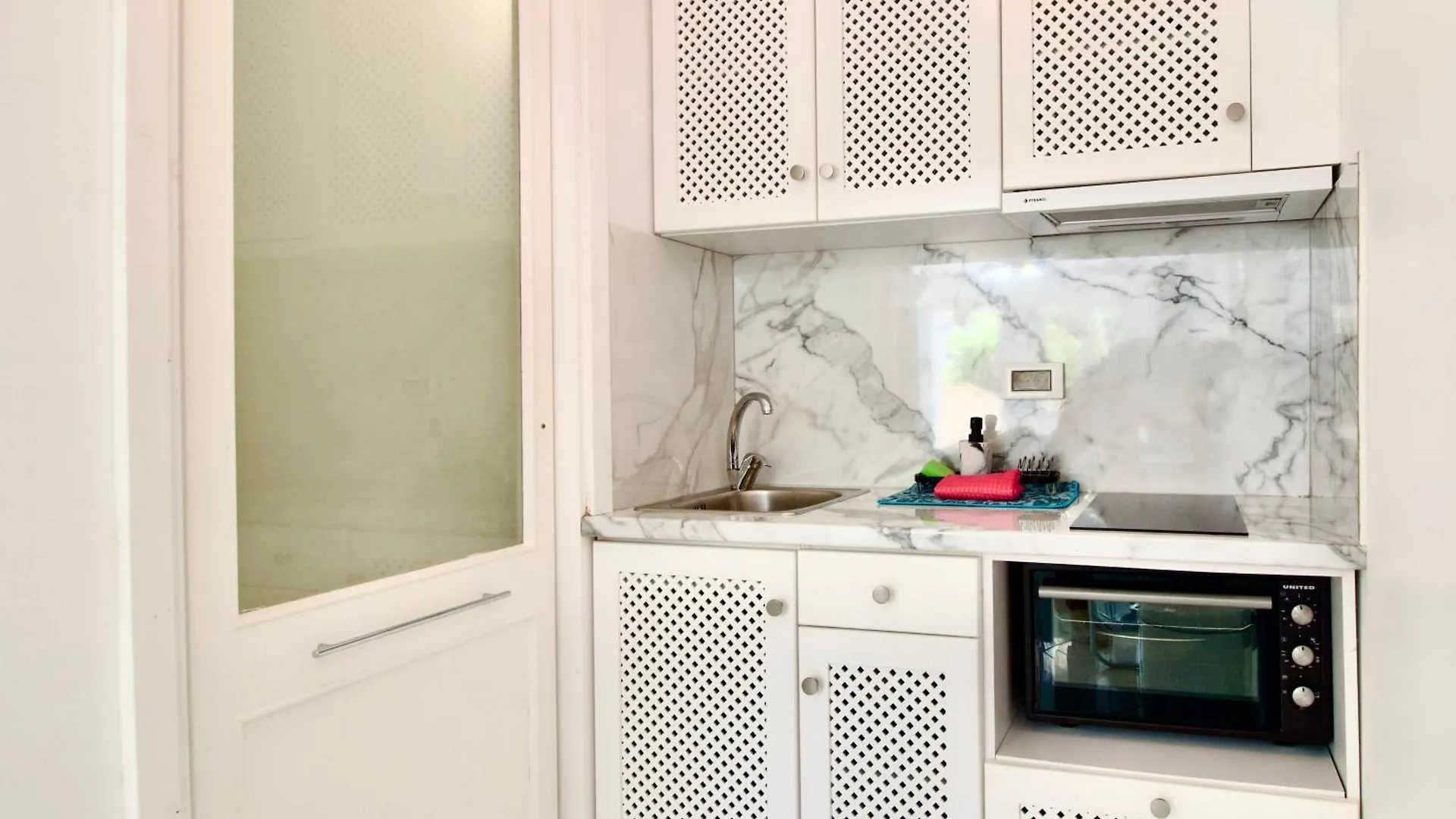 Lejlighed Ground Floor Studio On Zavalata Beach In Fiskardo! 20 Steps From Zavalata Beach!