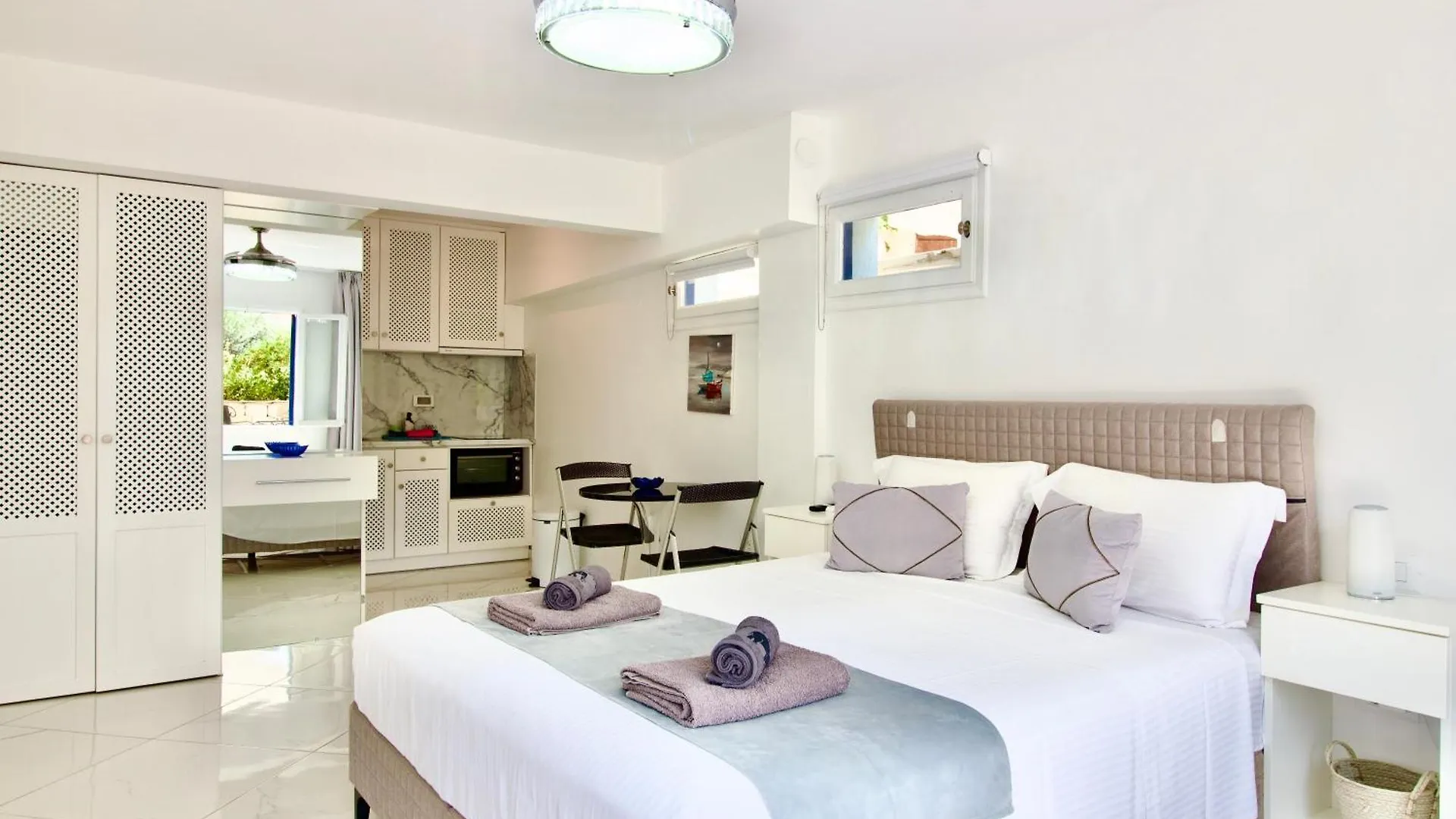 Ground Floor Studio On Zavalata Beach In Fiskardo! 20 Steps From Zavalata Beach! Lejlighed